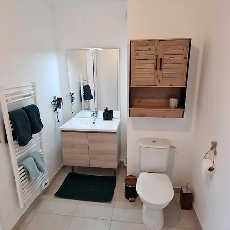Daire Avec Parking Prive - Proche Ecoles & Hopital - *