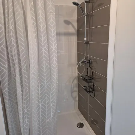 Apartment Avec Parking Prive - Proche Ecoles & Hopital - Valence (Drome)